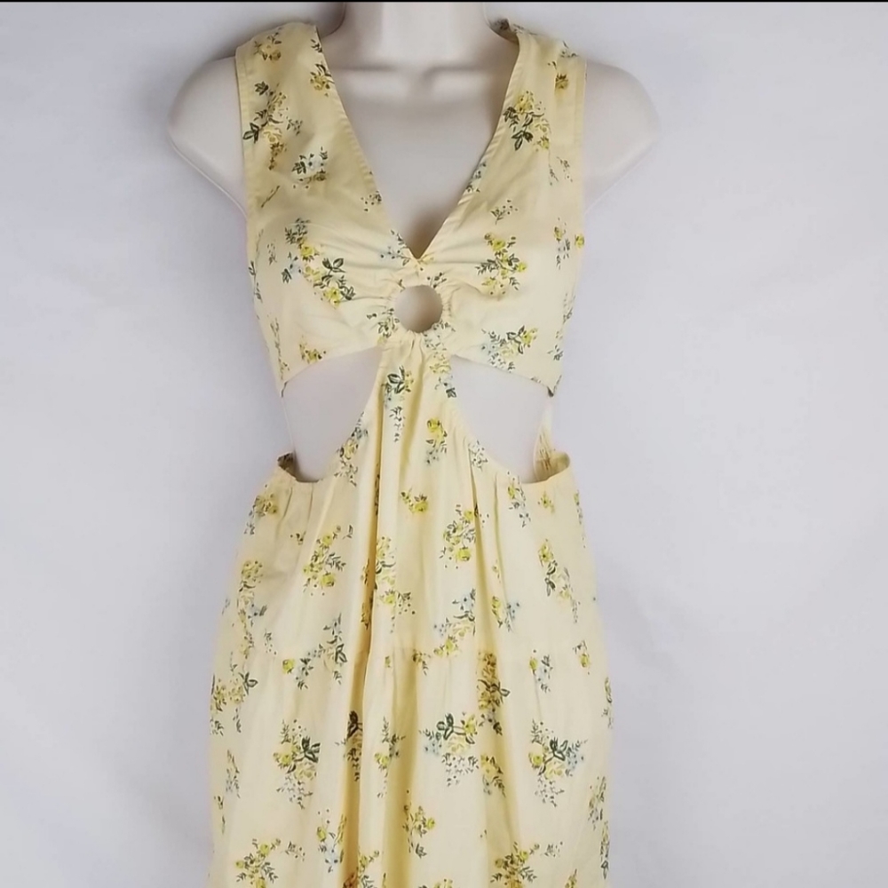 Derek Heart Maxi dress Size S in Yellow w / Floral Pattern